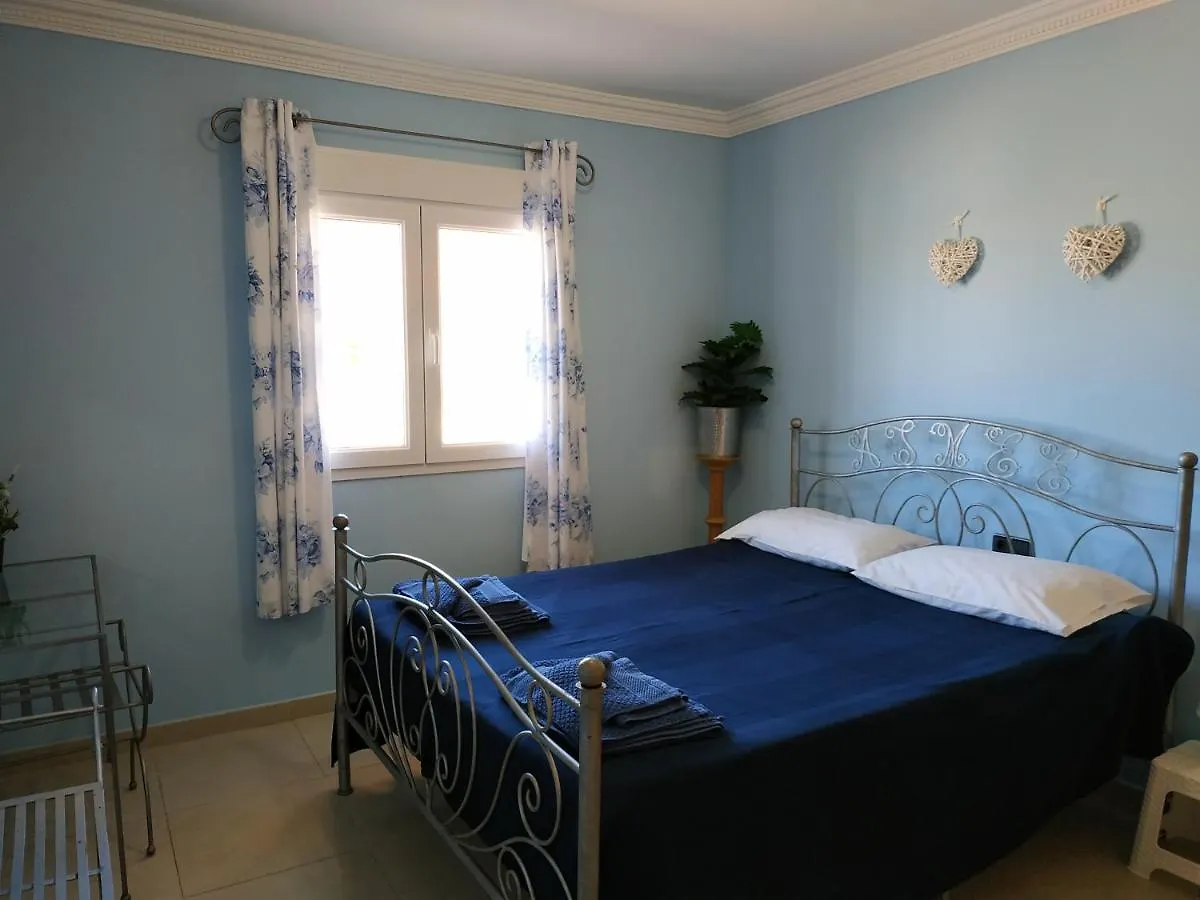 Villa Casa Del Sol: Spacious 3-Bedroom with Private Solar-Heated Pool Triquivijate Spain
