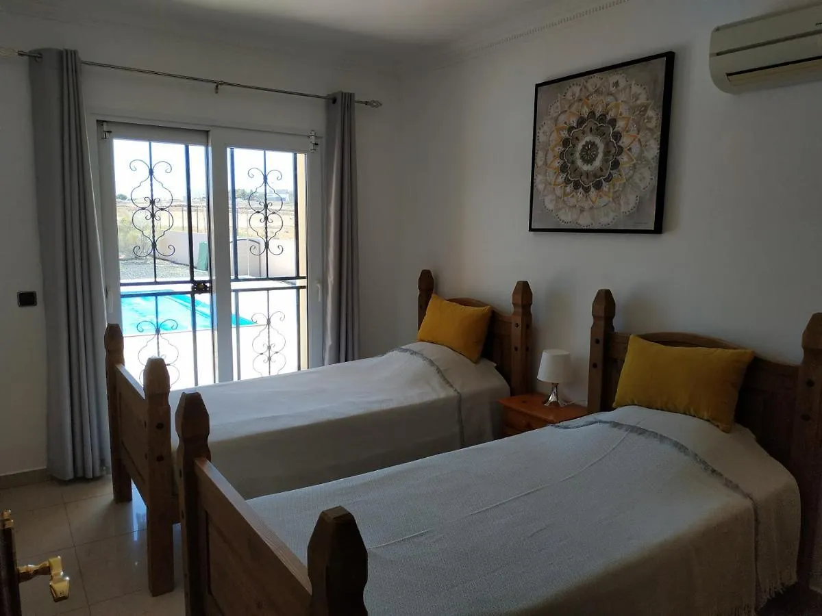 Villa Casa Del Sol: Spacious 3-Bedroom with Private Solar-Heated Pool Triquivijate