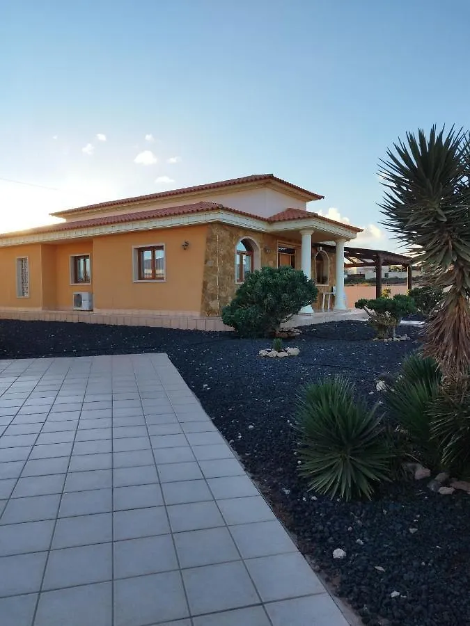 Villa Casa Del Sol: Spacious 3-Bedroom with Private Solar-Heated Pool Triquivijate 0*,  Spain