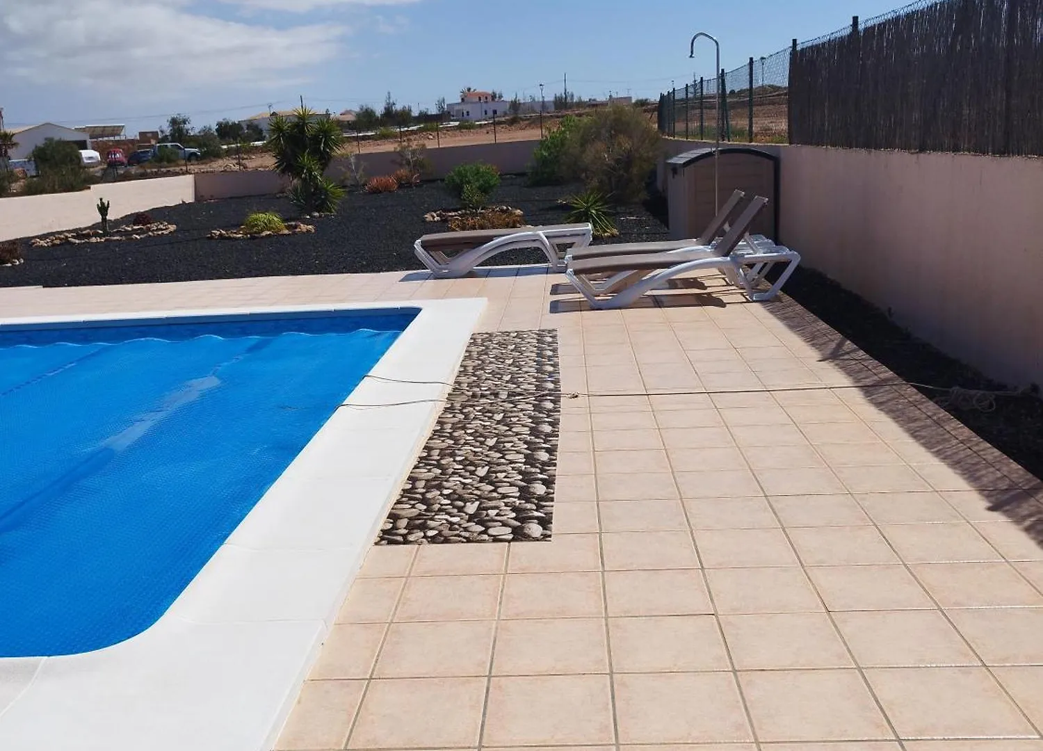 Villa Casa Del Sol: Spacious 3-Bedroom with Private Solar-Heated Pool Triquivijate