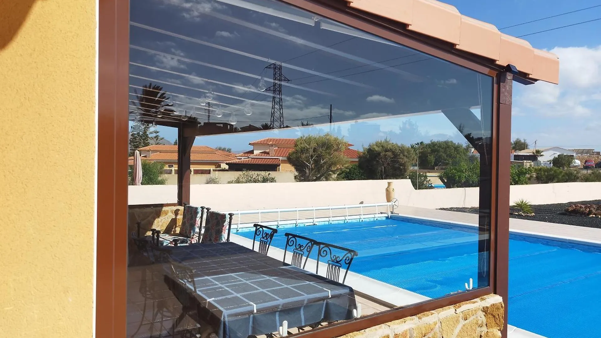 Villa Casa Del Sol: Spacious 3-Bedroom with Private Solar-Heated Pool Triquivijate Spain