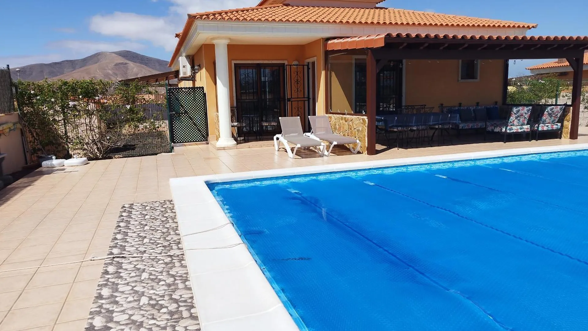 Villa Casa Del Sol: Spacious 3-Bedroom with Private Solar-Heated Pool Triquivijate 0*,