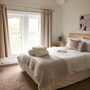 Comfy Big 7 Bedroom Townhouse Harrogate