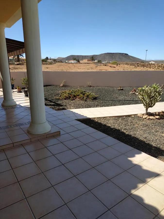 Villa Casa Del Sol: Spacious 3-Bedroom with Private Solar-Heated Pool Triquivijate