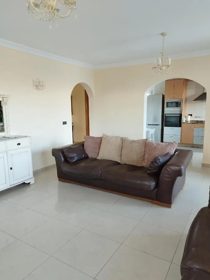 Villa Casa Del Sol: Spacious 3-Bedroom with Private Solar-Heated Pool Triquivijate Spain